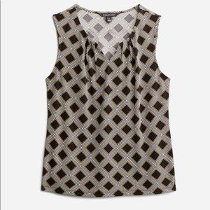 Hawthorn Kadieann split neck knit top